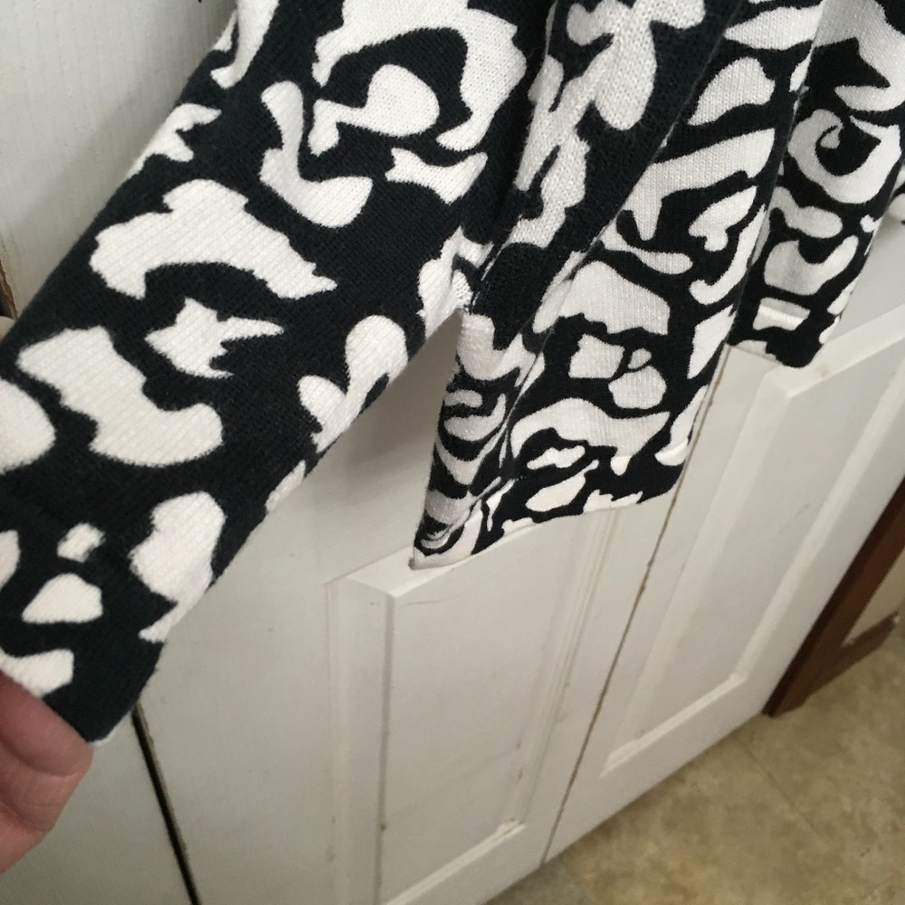 C.D. Daniels Blouse Sweater - Picture 7 of 7